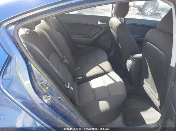 3KPFK4A75HE070555 2017 KIA FORTE - Image 8