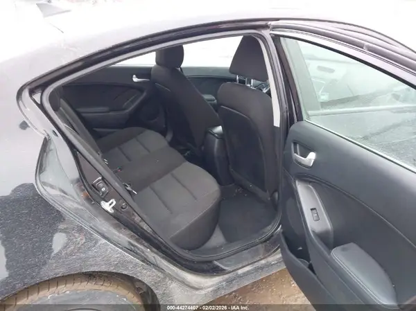 3KPFK4A75HE070801 2017 KIA FORTE - Image 8