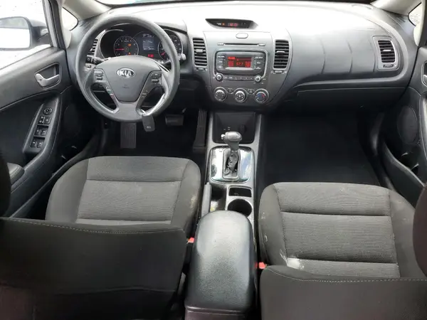 3KPFK4A75HE071463 2017 KIA FORTE - Image 8