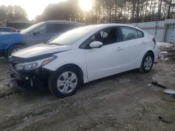 3KPFK4A75HE072063 2017 KIA FORTE - Image 1