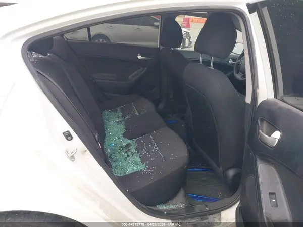 3KPFK4A75HE072564 2017 KIA FORTE - Image 8
