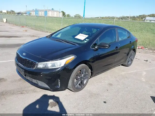 3KPFK4A75HE072855 2017 KIA FORTE - Image 2