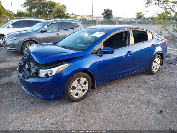 3KPFK4A75HE073665 2017 KIA FORTE - Image 2