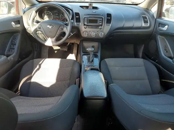 3KPFK4A75HE075335 2017 KIA FORTE - Image 8
