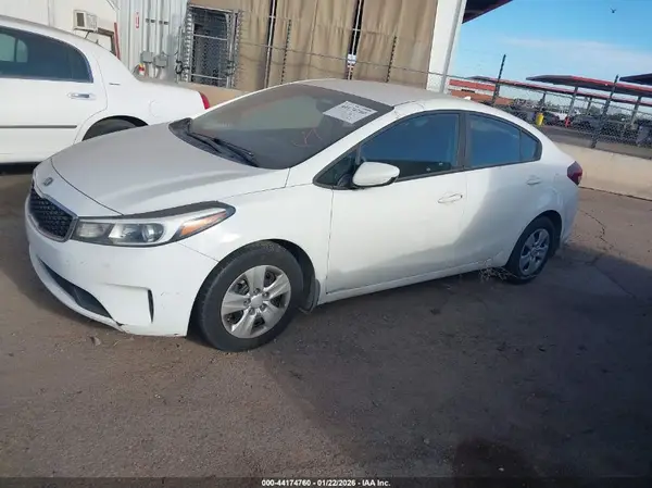 3KPFK4A75HE075951 2017 KIA FORTE - Image 2