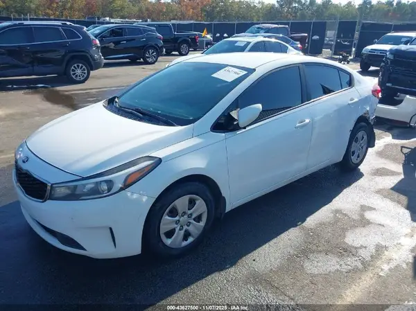 3KPFK4A75HE076226 2017 KIA FORTE - Image 2