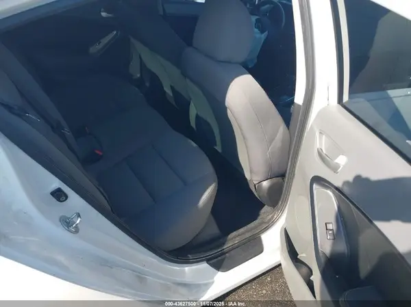 3KPFK4A75HE076226 2017 KIA FORTE - Image 8