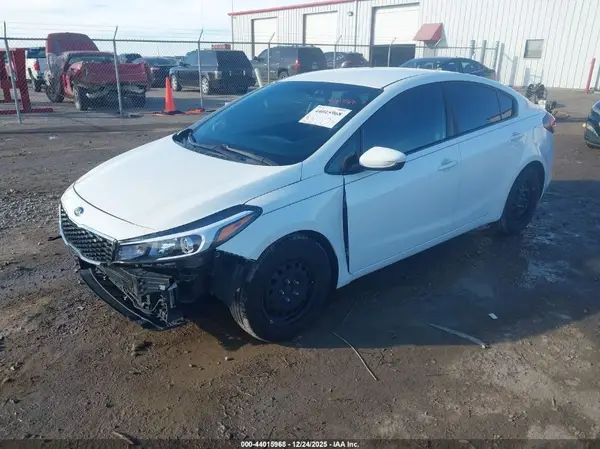 3KPFK4A75HE077148 2017 KIA FORTE - Image 2