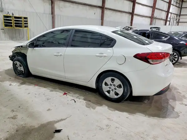 3KPFK4A75HE080406 2017 KIA FORTE - Image 2