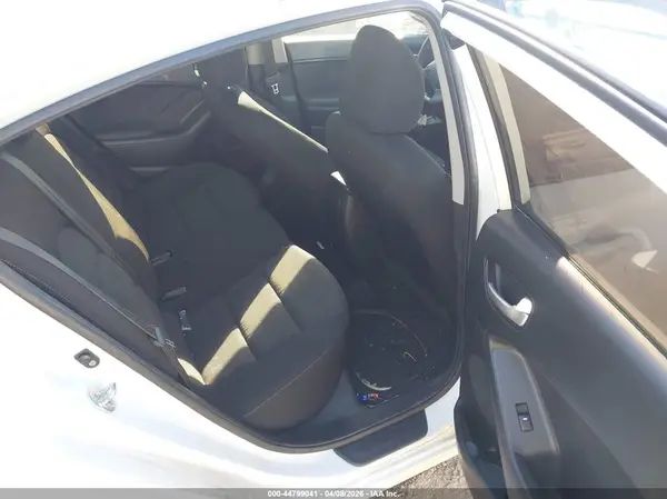 3KPFK4A75HE081927 2017 KIA FORTE - Image 8