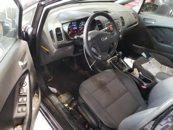 3KPFK4A75HE085430 2017 KIA FORTE - Image 8