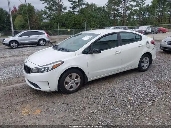 3KPFK4A75HE085508 2017 KIA FORTE - Image 2