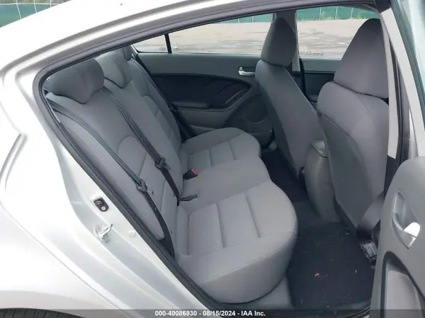 3KPFK4A75HE085766 2017 KIA FORTE - Image 8