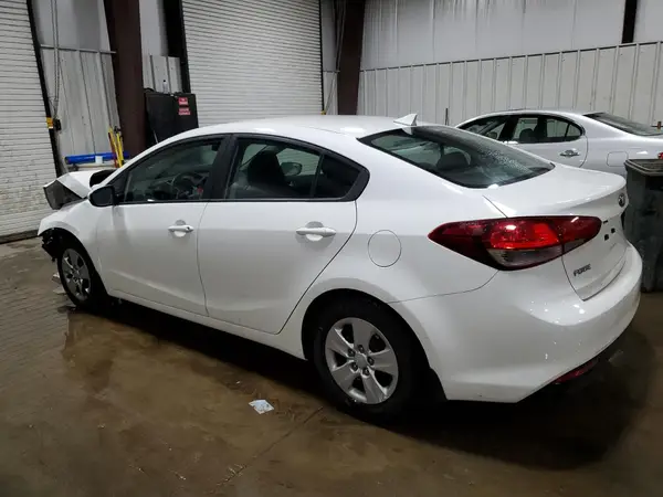 3KPFK4A75HE085802 2017 KIA FORTE - Image 2