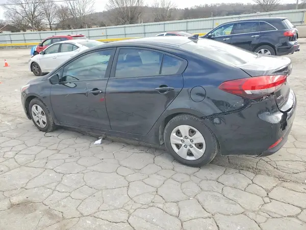 3KPFK4A75HE086352 2017 KIA FORTE - Image 2