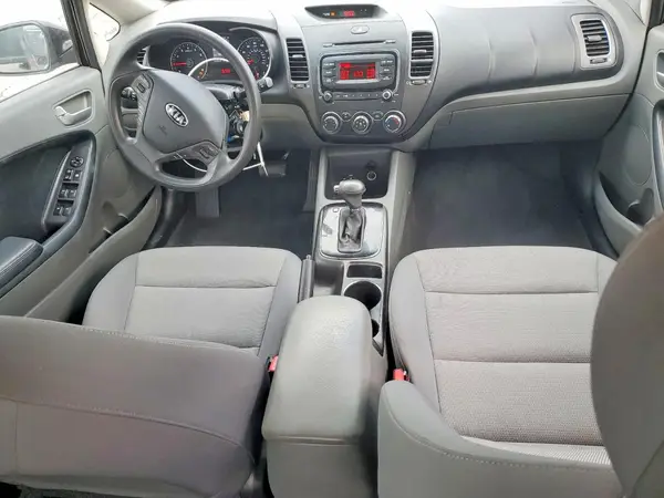 3KPFK4A75HE086352 2017 KIA FORTE - Image 8