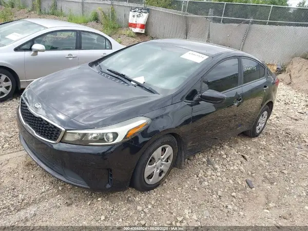 3KPFK4A75HE088134 2017 KIA FORTE - Image 2