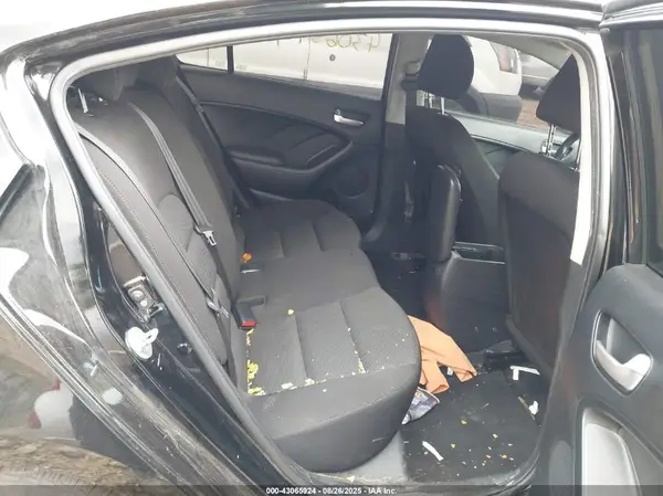 3KPFK4A75HE088134 2017 KIA FORTE - Image 8