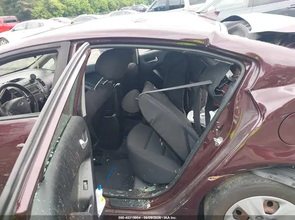 3KPFK4A75HE089431 2017 KIA FORTE - Image 8