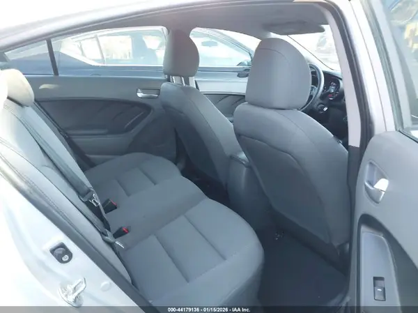 3KPFK4A75HE090224 2017 KIA FORTE - Image 8