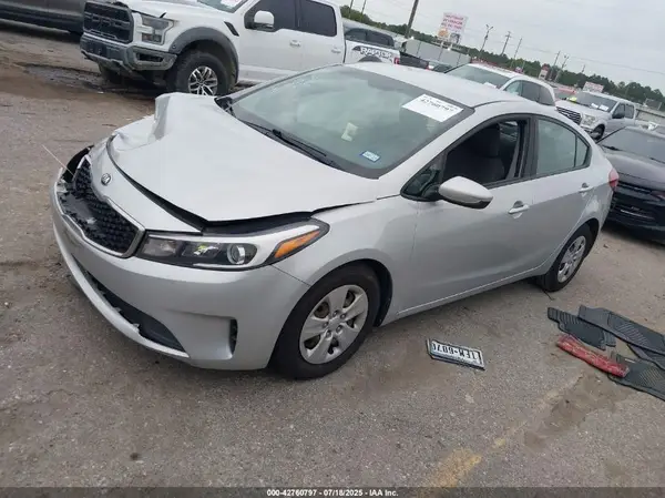 3KPFK4A75HE092457 2017 KIA FORTE - Image 2