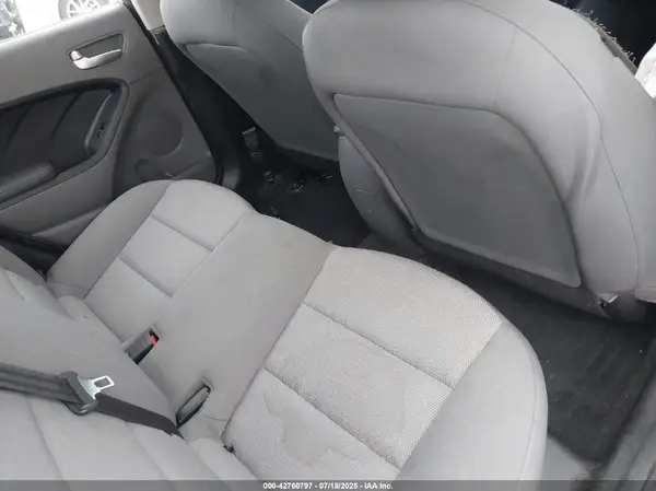 3KPFK4A75HE092457 2017 KIA FORTE - Image 8
