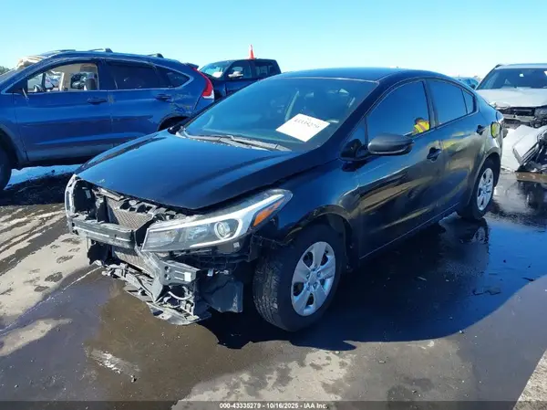 3KPFK4A75HE093608 2017 KIA FORTE - Image 2
