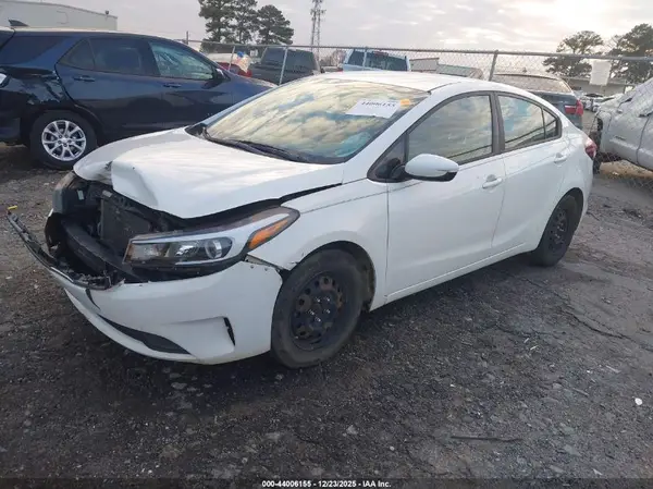 3KPFK4A75HE094483 2017 KIA FORTE - Image 2