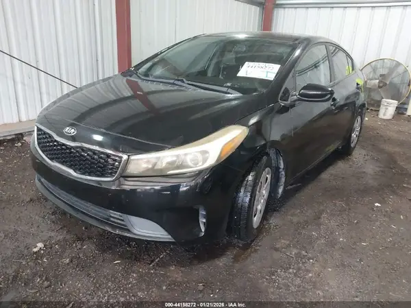 3KPFK4A75HE094600 2017 KIA FORTE - Image 2