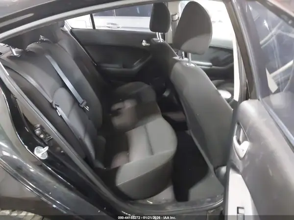 3KPFK4A75HE094600 2017 KIA FORTE - Image 8