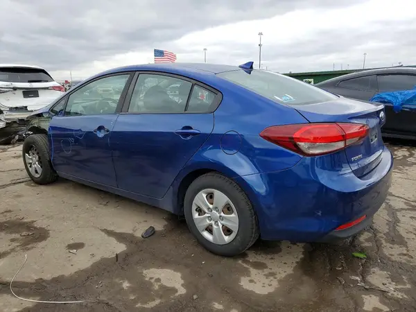 3KPFK4A75HE095584 2017 KIA FORTE - Image 2