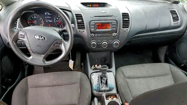 3KPFK4A75HE095584 2017 KIA FORTE - Image 8