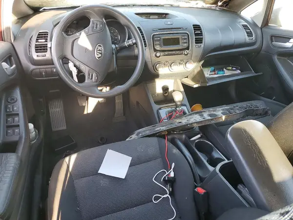 3KPFK4A75HE095651 2017 KIA FORTE - Image 8
