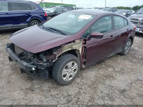 3KPFK4A75HE096685 2017 KIA FORTE - Image 2