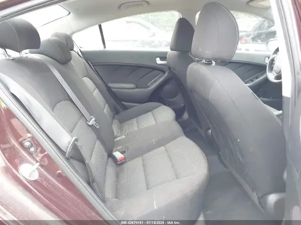 3KPFK4A75HE096685 2017 KIA FORTE - Image 8