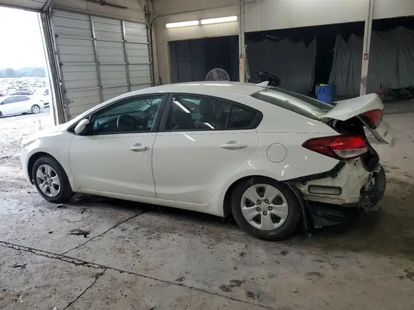 3KPFK4A75HE097304 2017 KIA FORTE - Image 2