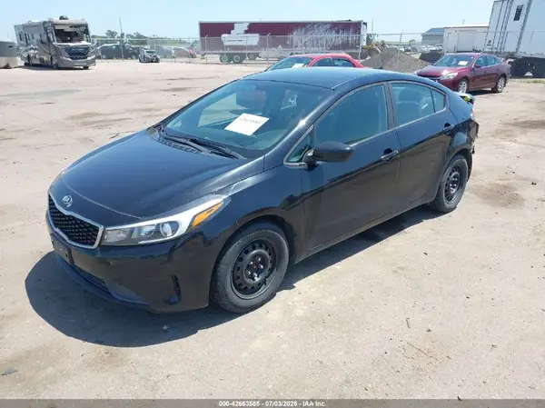 3KPFK4A75HE097903 2017 KIA FORTE - Image 2
