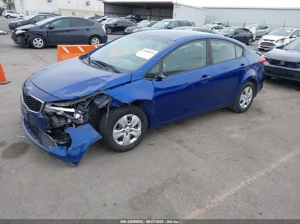 3KPFK4A75HE098114 2017 KIA FORTE - Image 2