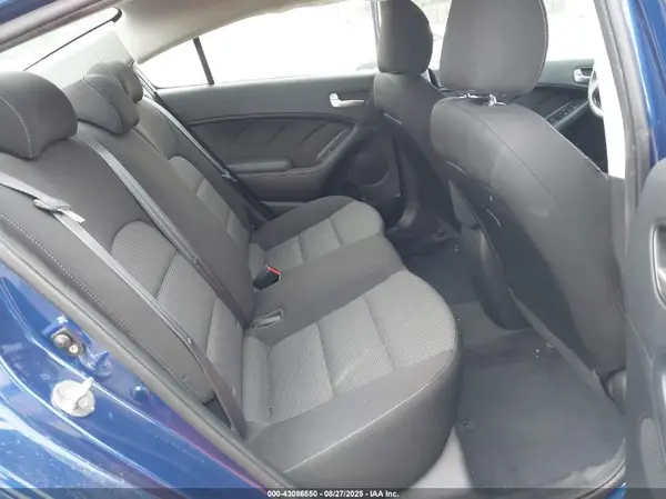 3KPFK4A75HE098114 2017 KIA FORTE - Image 8