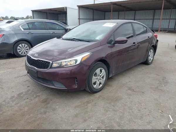 3KPFK4A75HE098937 2017 KIA FORTE - Image 2
