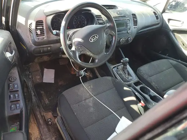 3KPFK4A75HE101836 2017 KIA FORTE - Image 8