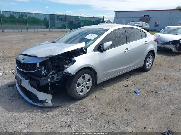 3KPFK4A75HE101965 2017 KIA FORTE - Image 2