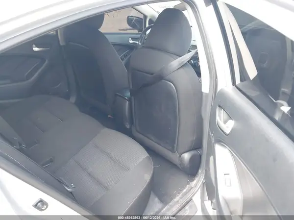 3KPFK4A75HE101965 2017 KIA FORTE - Image 8