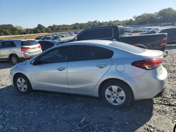 3KPFK4A75HE102209 2017 KIA FORTE - Image 2