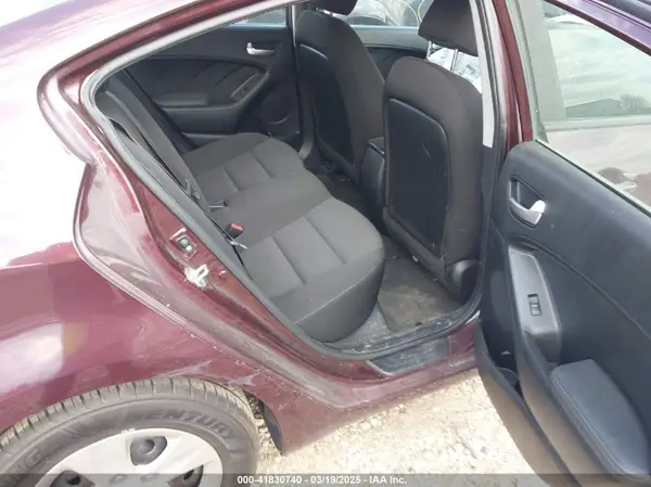 3KPFK4A75HE106261 2017 KIA FORTE - Image 8