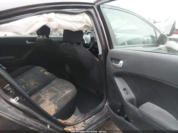 3KPFK4A75HE109788 2017 KIA FORTE - Image 8