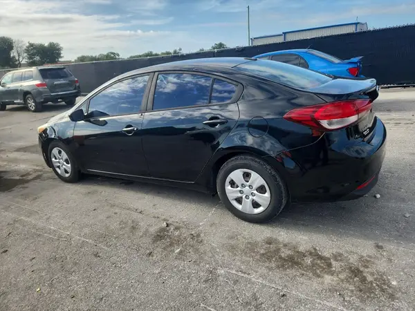 3KPFK4A75HE110973 2017 KIA FORTE - Image 2