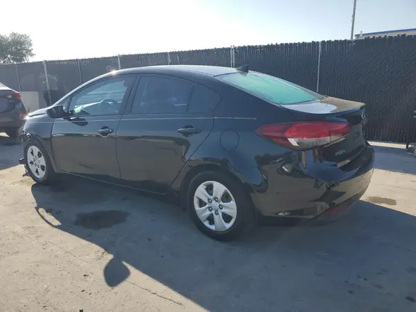 3KPFK4A75HE114022 2017 KIA FORTE - Image 2