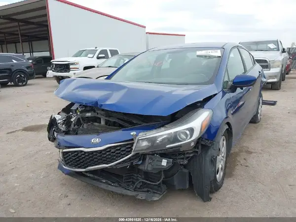 3KPFK4A75HE114151 2017 KIA FORTE - Image 2