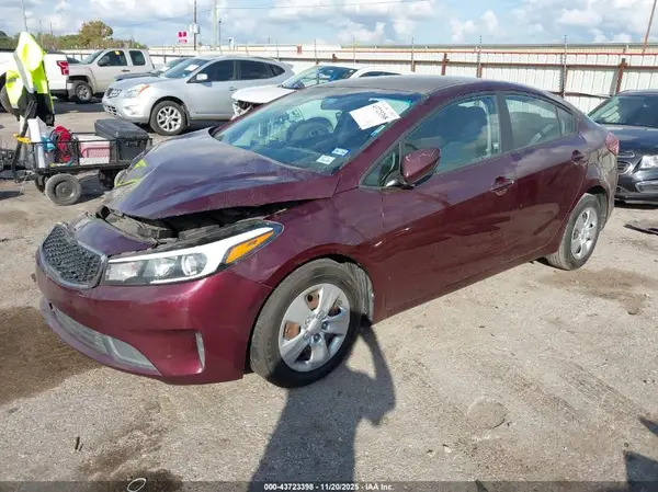3KPFK4A75HE115462 2017 KIA FORTE - Image 2